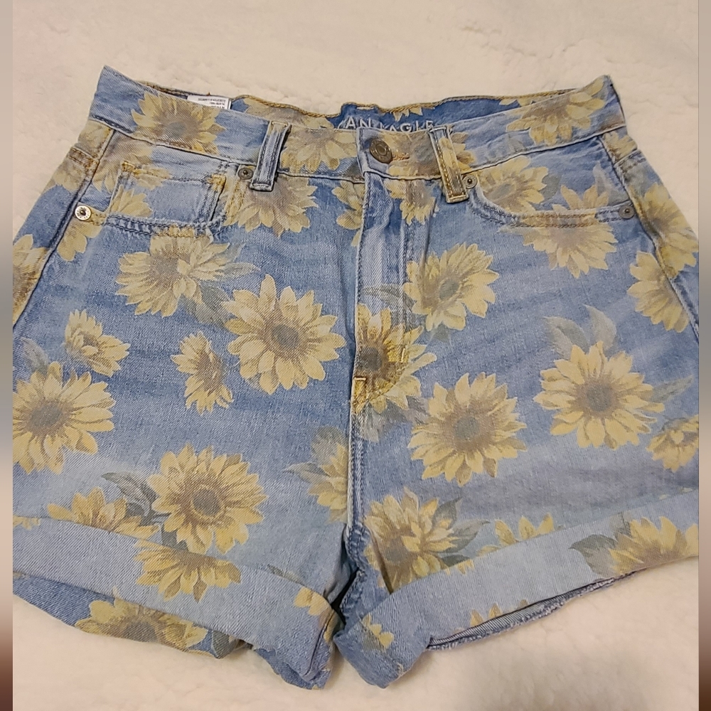 American Eagle Size 4 sunflower shorts